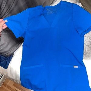 Figs XS Casma™ Three-Pocket Scrub Top